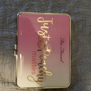 Too faced Just Peachy mattes